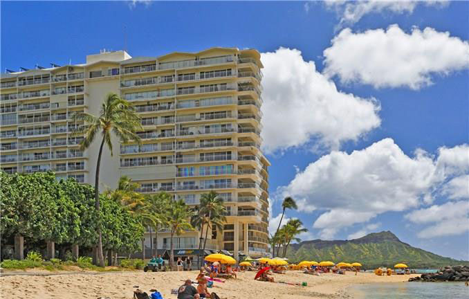 Waikiki Shore – View from the beach