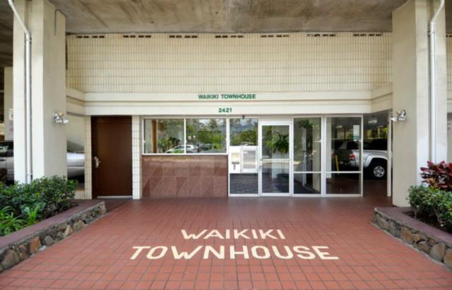 Waikiki Townhouse – Entrance